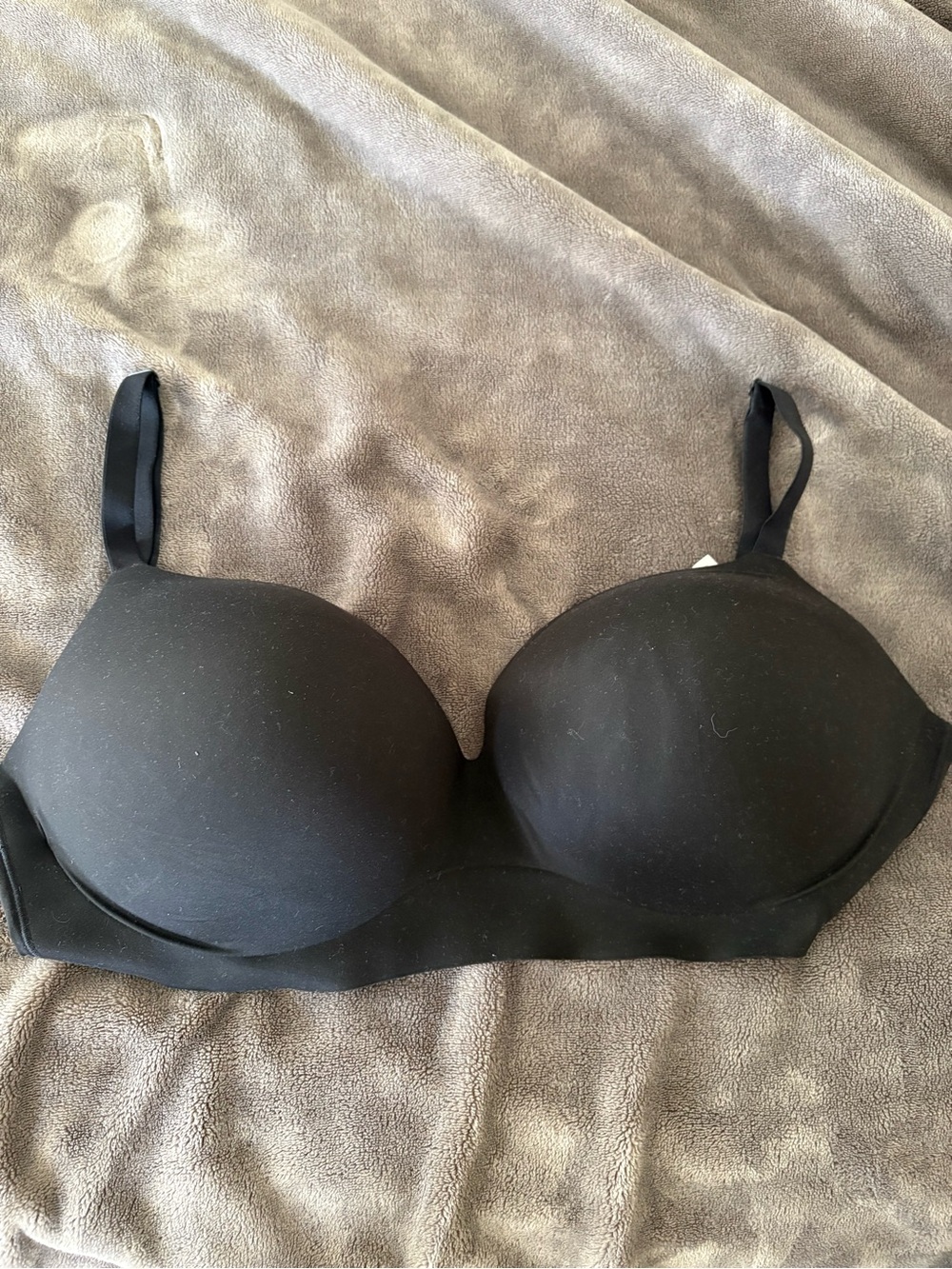EUC Victoria’s Secret wireless padded push up bra size 38DDD/F85
